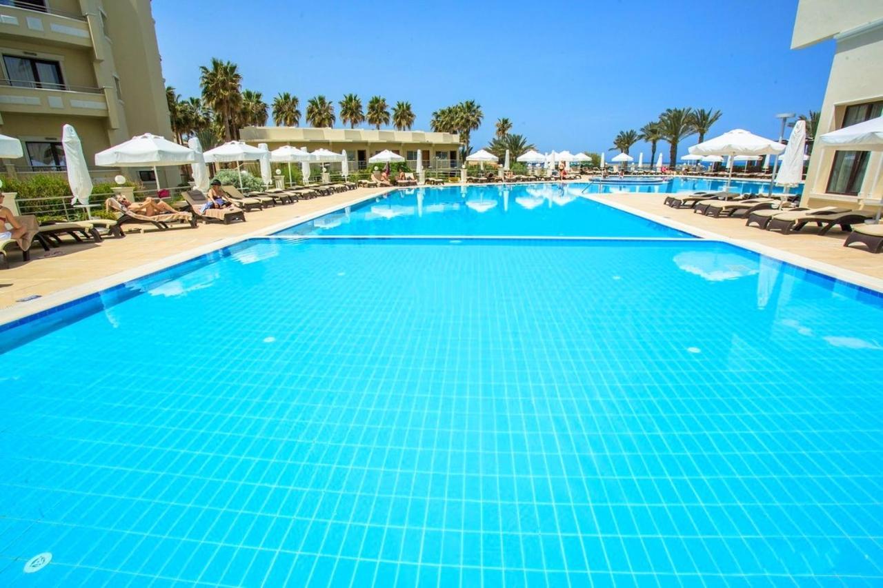 Vuni Palace Premium Hotel & Spa & Casino Beachfront Location ! Κερύνεια Εξωτερικό φωτογραφία