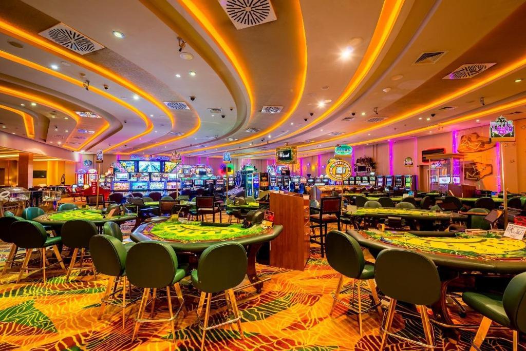 Vuni Palace Premium Hotel & Spa & Casino Beachfront Location ! Κερύνεια Εξωτερικό φωτογραφία